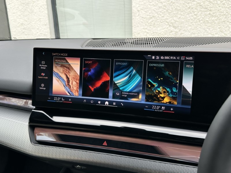 2025 (75) BMW I5 250kW eDr40 M Sport Pro 84kWh 5dr Auto Tech PLUS/Comf PLUS 4901521