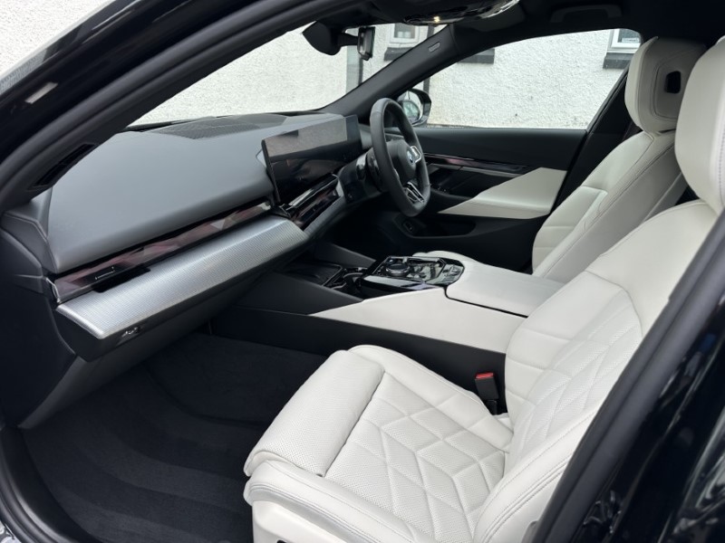 2025 (75) BMW I5 250kW eDr40 M Sport Pro 84kWh 5dr Auto Tech PLUS/Comf PLUS 4901506