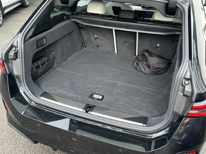 2025 (75) BMW I5 250kW eDr40 M Sport Pro 84kWh 5dr Auto Tech PLUS/Comf PLUS 4901504