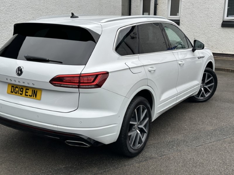 2019 (19) VOLKSWAGEN TOUAREG 3.0 V6 TDI 4Motion R-Line 5dr Tip Auto 4931656
