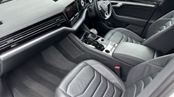 2019 (19) VOLKSWAGEN TOUAREG 3.0 V6 TDI 4Motion R-Line 5dr Tip Auto 4931631