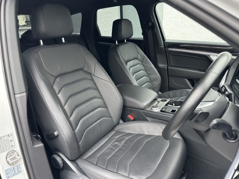 2019 (19) VOLKSWAGEN TOUAREG 3.0 V6 TDI 4Motion R-Line 5dr Tip Auto 4931640