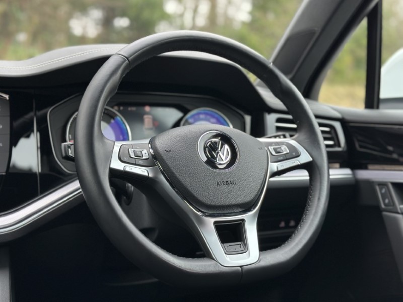 2019 (19) VOLKSWAGEN TOUAREG 3.0 V6 TDI 4Motion R-Line 5dr Tip Auto 4931628