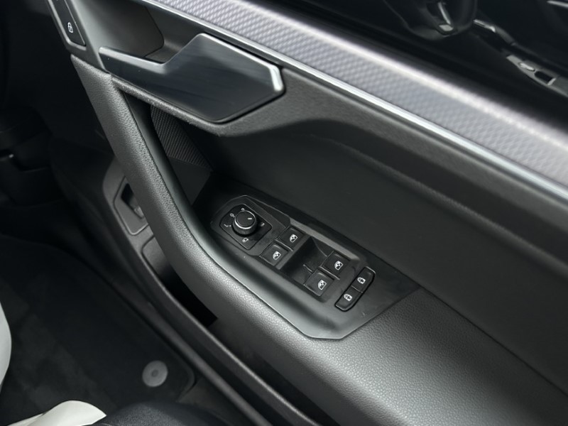 2019 (19) VOLKSWAGEN TOUAREG 3.0 V6 TDI 4Motion R-Line 5dr Tip Auto 4931624