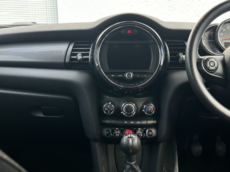 2018 (68) MINI HATCHBACK 1.5 Cooper Classic II 5dr 5039511