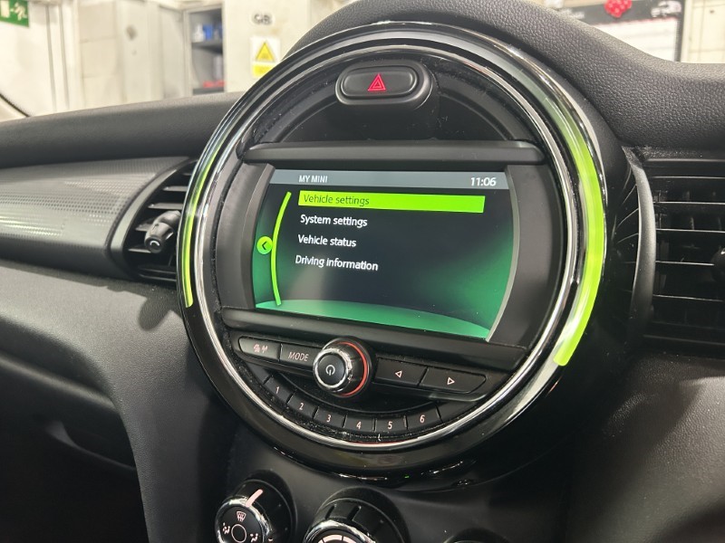 2018 (68) MINI HATCHBACK 1.5 Cooper Classic II 5dr 5039500