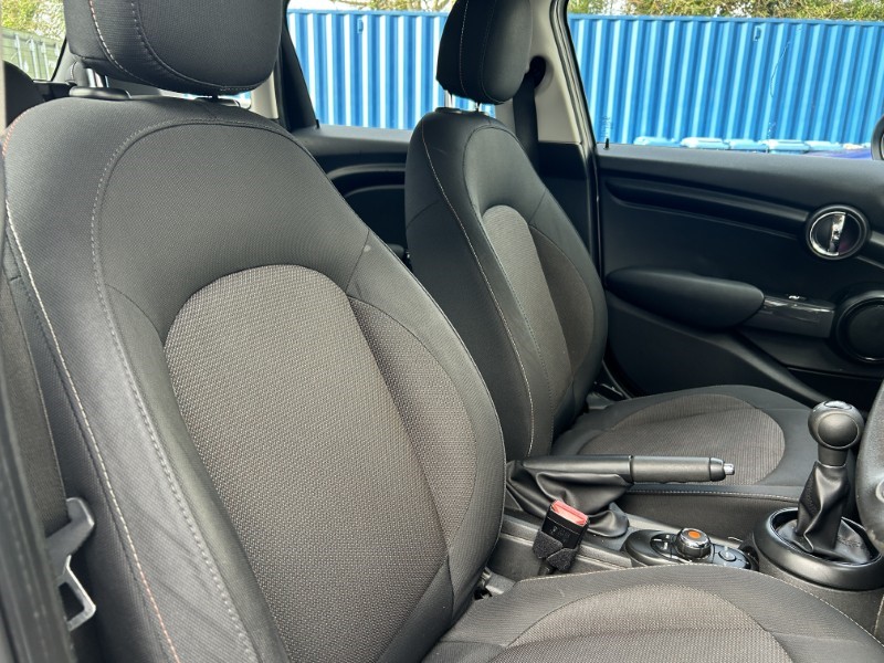 2018 (68) MINI HATCHBACK 1.5 Cooper Classic II 5dr 5039508