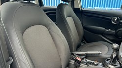 2018 (68) MINI HATCHBACK 1.5 Cooper Classic II 5dr 5039508