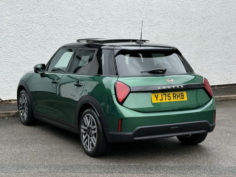2026 (75) MINI COOPER 1.5 C Classic 5dr Auto 5659448