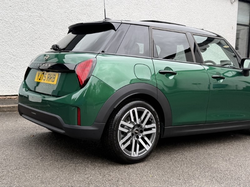 2026 (75) MINI COOPER 1.5 C Classic 5dr Auto 5659461