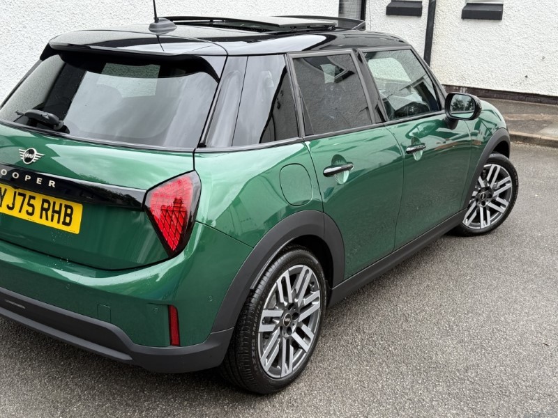 2026 (75) MINI COOPER 1.5 C Classic 5dr Auto 5659462