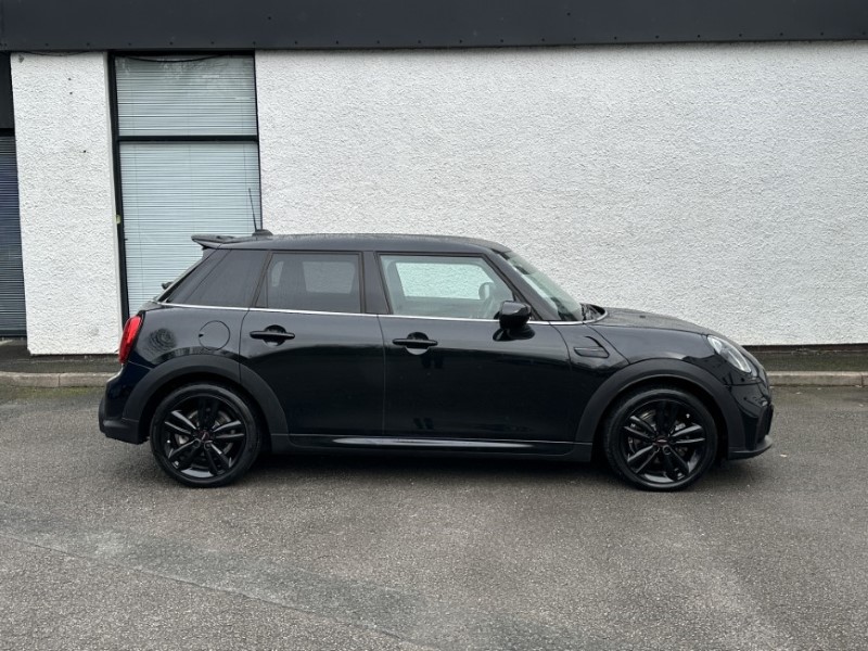 2023 (73) MINI HATCHBACK 1.5 Cooper Sport Premium 3dr Auto 5054990