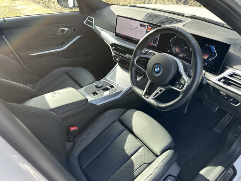 2025 (25) BMW 3 SERIES 330e 22.3 kWh M Sport 4dr Step Auto 5075164