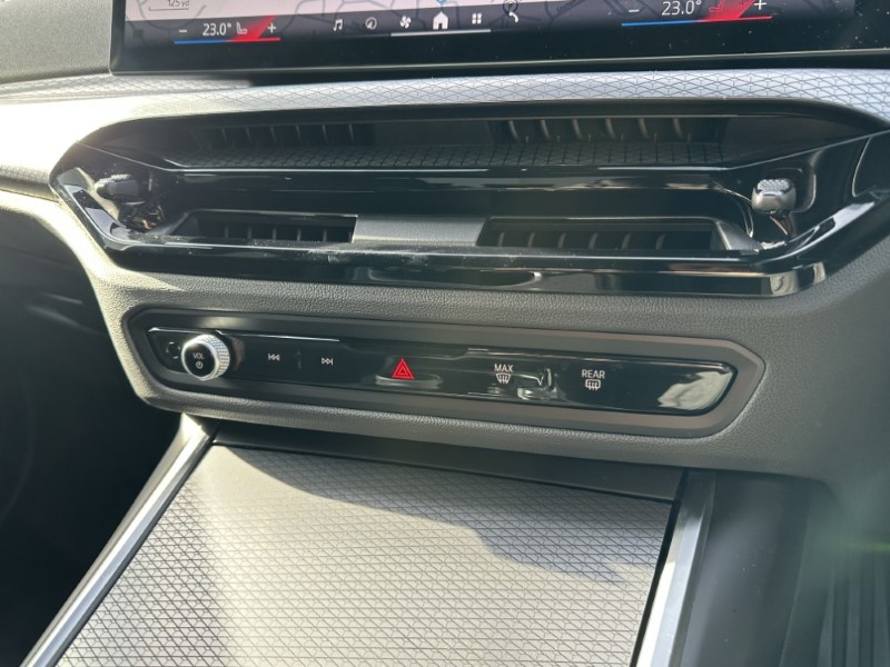 2025 (25) BMW 3 SERIES 330e 22.3 kWh M Sport 4dr Step Auto 5075150