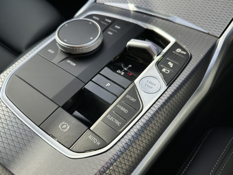 2025 (25) BMW 3 SERIES 330e 22.3 kWh M Sport 4dr Step Auto 5075153