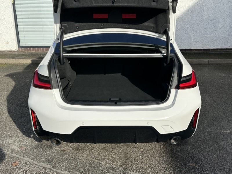 2025 (25) BMW 3 SERIES 330e 22.3 kWh M Sport 4dr Step Auto 5075129