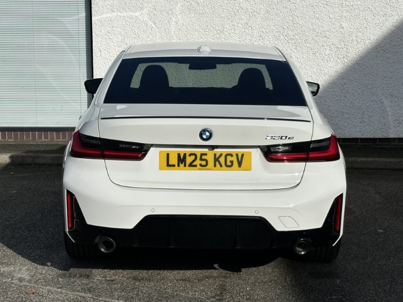 2025 (25) BMW 3 SERIES 330e 22.3 kWh M Sport 4dr Step Auto 5075128