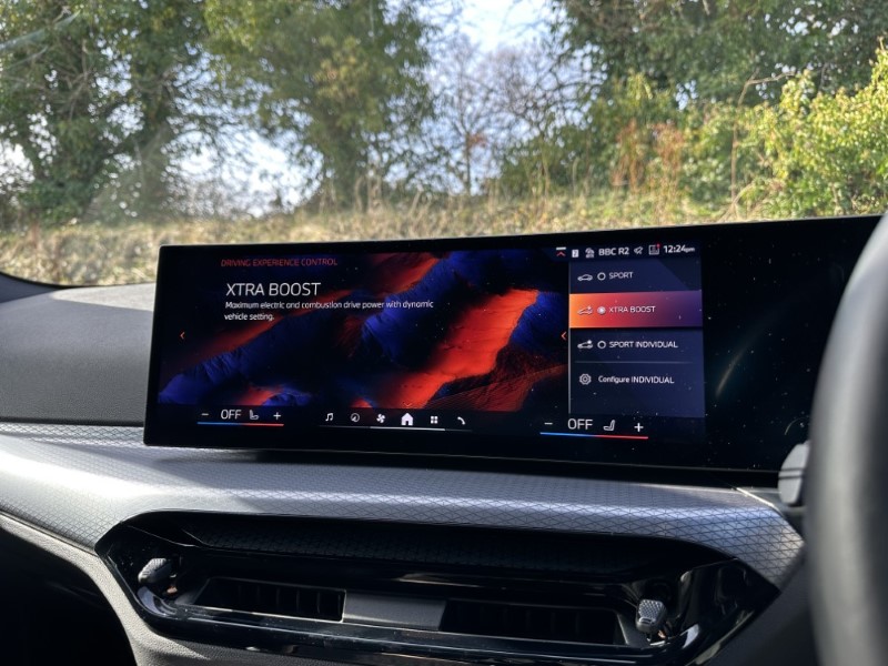2025 (25) BMW 3 SERIES 330e 22.3 kWh M Sport 4dr Step Auto 5075145