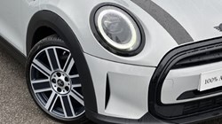 2022 (72) MINI HATCHBACK 1.5 Cooper Exclusive 5dr Auto 5057330