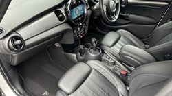 2022 (72) MINI HATCHBACK 1.5 Cooper Exclusive 5dr Auto 5057353