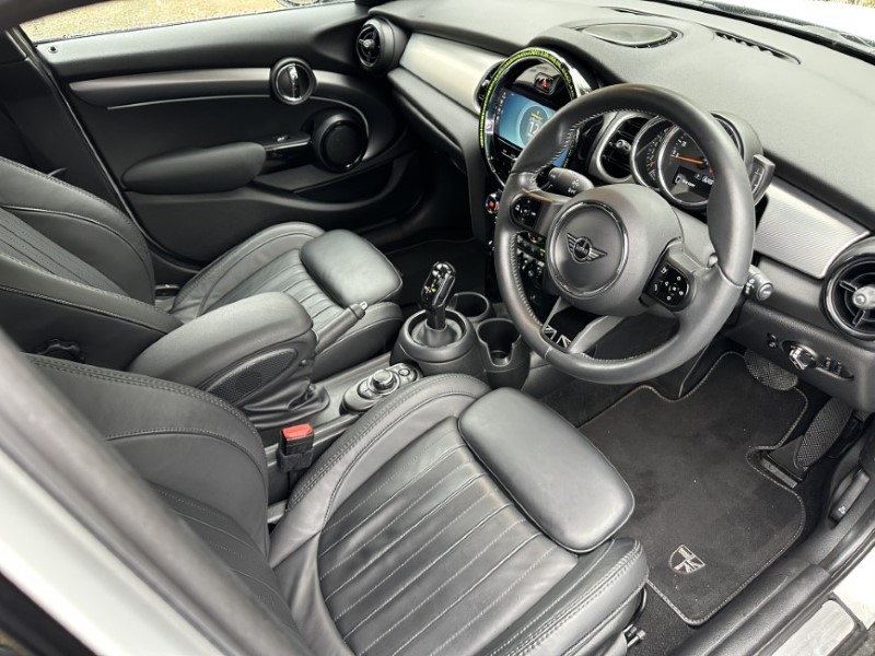 2022 (72) MINI HATCHBACK 1.5 Cooper Exclusive 5dr Auto 5057352