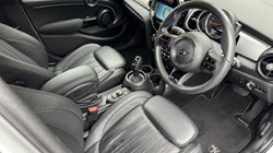 2022 (72) MINI HATCHBACK 1.5 Cooper Exclusive 5dr Auto 5057352