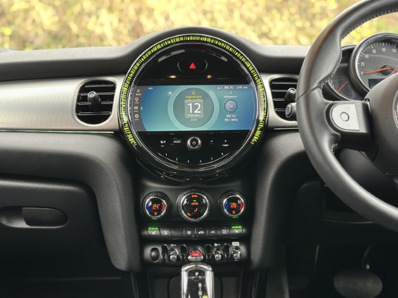 2022 (72) MINI HATCHBACK 1.5 Cooper Exclusive 5dr Auto 5057358