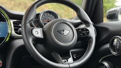 2022 (72) MINI HATCHBACK 1.5 Cooper Exclusive 5dr Auto 5057357