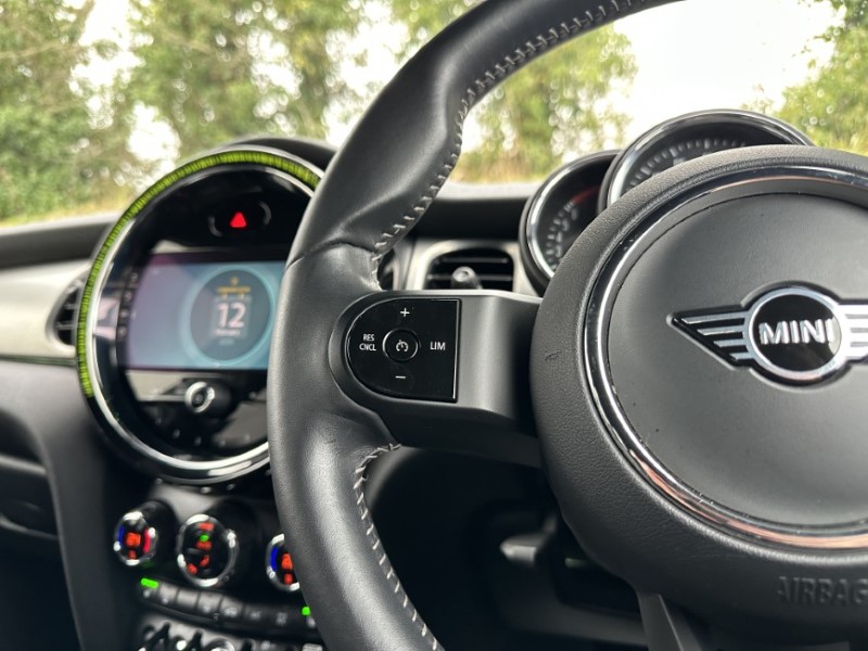 2022 (72) MINI HATCHBACK 1.5 Cooper Exclusive 5dr Auto 5057345