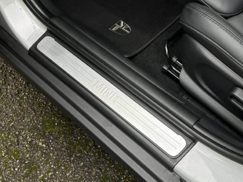 2022 (72) MINI HATCHBACK 1.5 Cooper Exclusive 5dr Auto 5057354