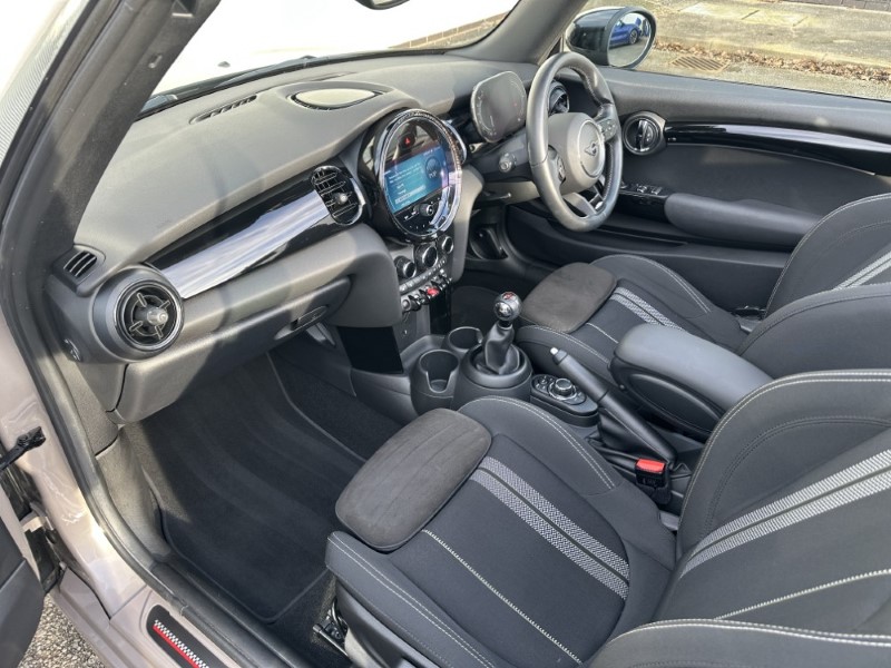 2022 (72) MINI CONVERTIBLE 1.5 Cooper Sport 2dr 5076184