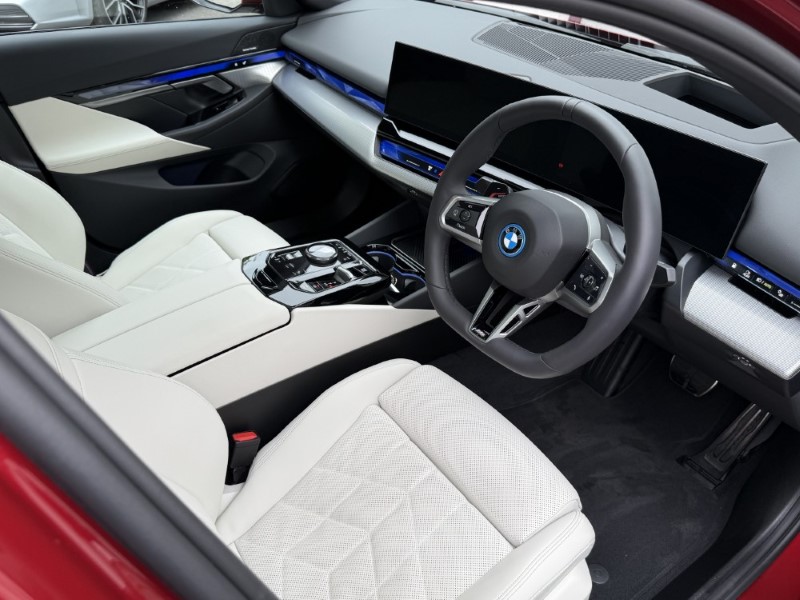 2026 (75) BMW 5 SERIES 530e M Sport 4dr Auto 5435850