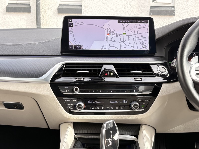 2022 (22) BMW 5 SERIES 520d xDrive MHT M Sport 4dr Step Auto 5267563