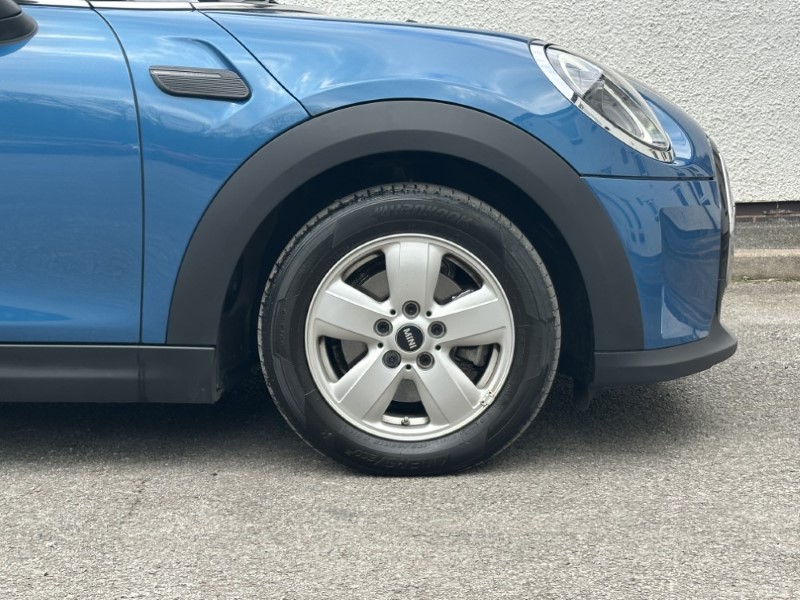2023 (73) MINI HATCHBACK 1.5 Cooper Classic Premium 3dr 5199009