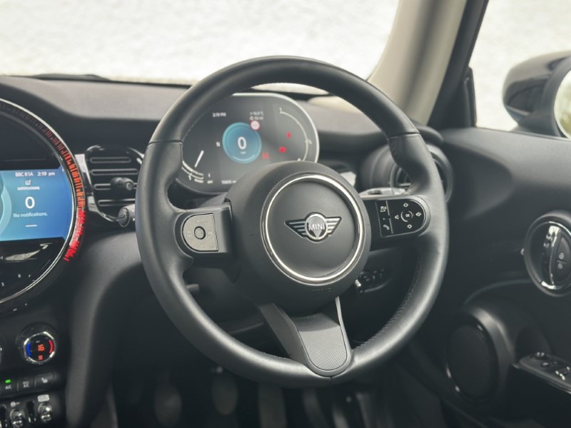 2023 (73) MINI HATCHBACK 1.5 Cooper Classic Premium 3dr 5198992