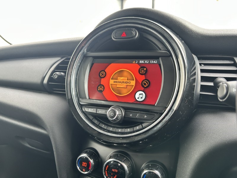 2020 (69) MINI HATCHBACK 1.5 One Classic II 5dr Auto [Comfort/Nav Pack] 5219523