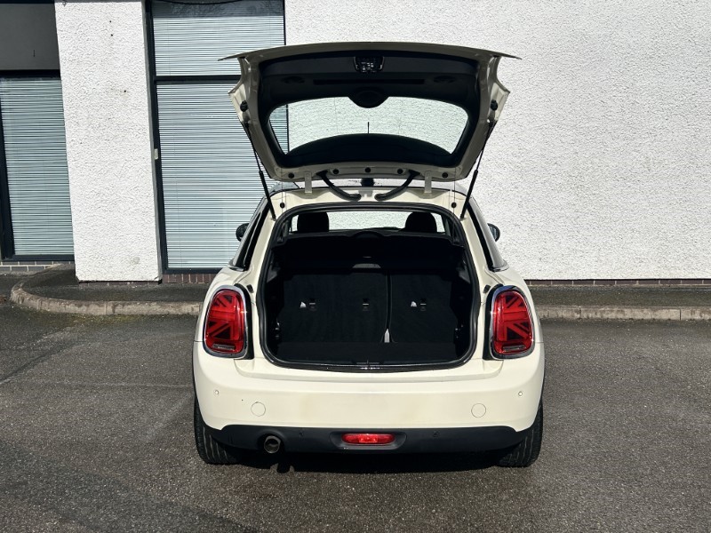 2020 (69) MINI HATCHBACK 1.5 One Classic II 5dr Auto [Comfort/Nav Pack] 5219512