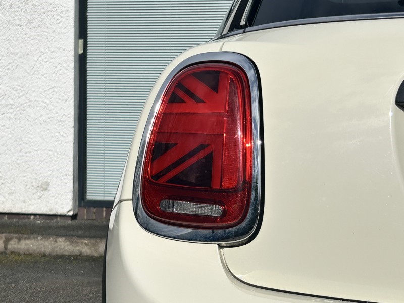 2020 (69) MINI HATCHBACK 1.5 One Classic II 5dr Auto [Comfort/Nav Pack] 5219511