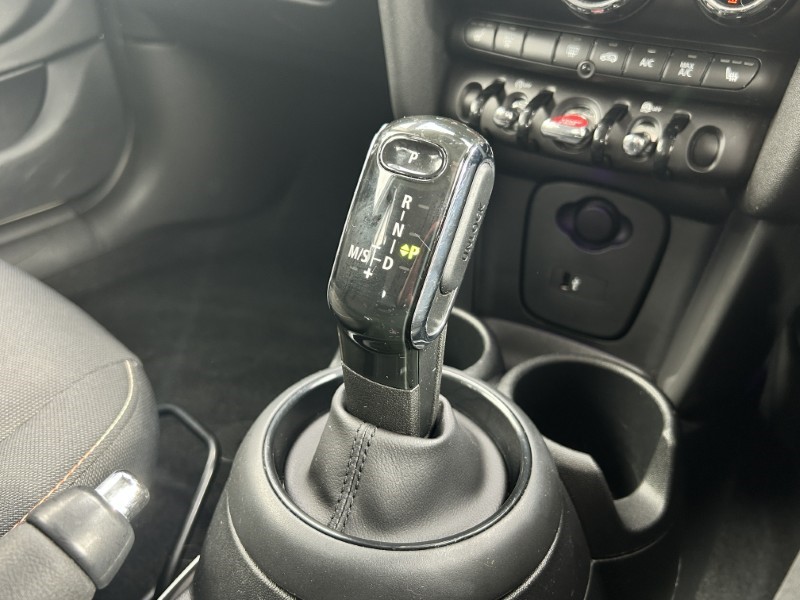 2020 (69) MINI HATCHBACK 1.5 One Classic II 5dr Auto [Comfort/Nav Pack] 5219526