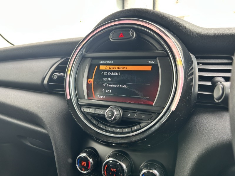 2020 (69) MINI HATCHBACK 1.5 One Classic II 5dr Auto [Comfort/Nav Pack] 5219524