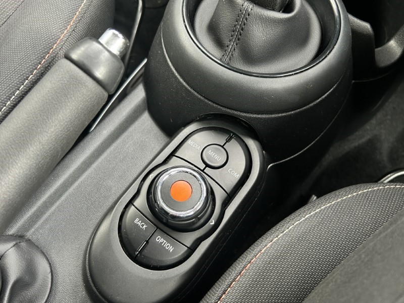 2020 (69) MINI HATCHBACK 1.5 One Classic II 5dr Auto [Comfort/Nav Pack] 5219527