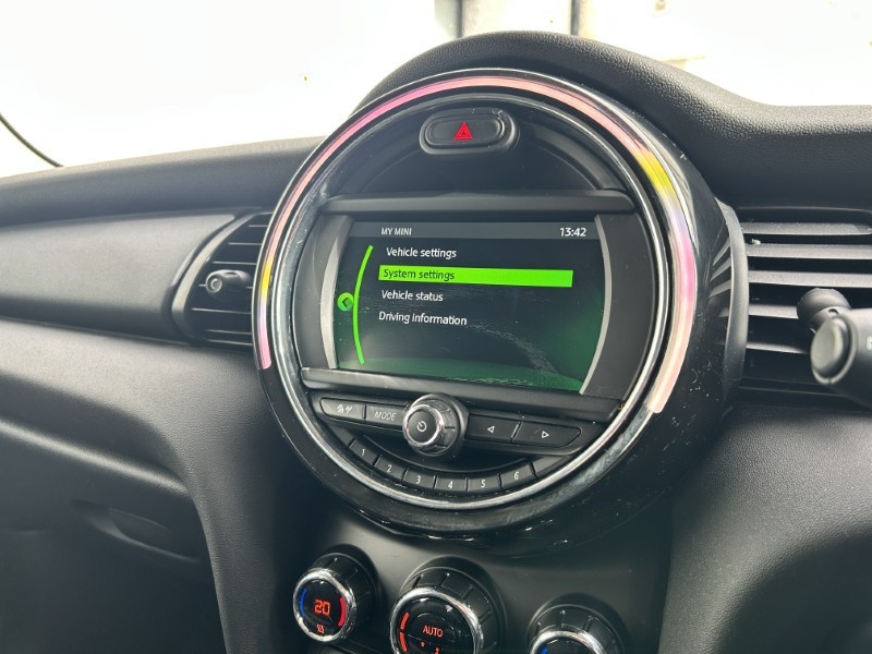 2020 (69) MINI HATCHBACK 1.5 One Classic II 5dr Auto [Comfort/Nav Pack] 5219525