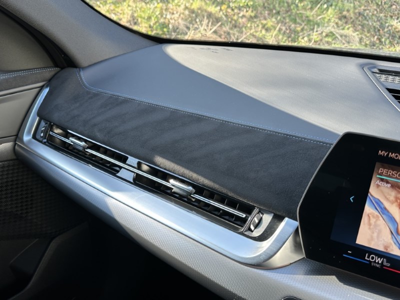 2025 (75) BMW iX2 150kW eDrive20 Shadow Edition 65kWh 5dr Auto 5134338