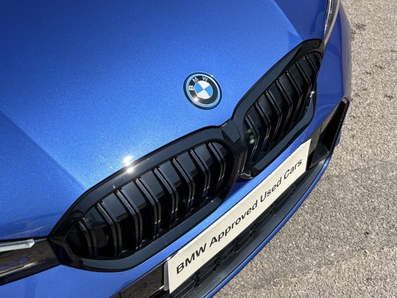 2026 (26) BMW 3 SERIES 330e 22.3 kWh M Sport 5dr Step Auto [Pro Pack] 5595275