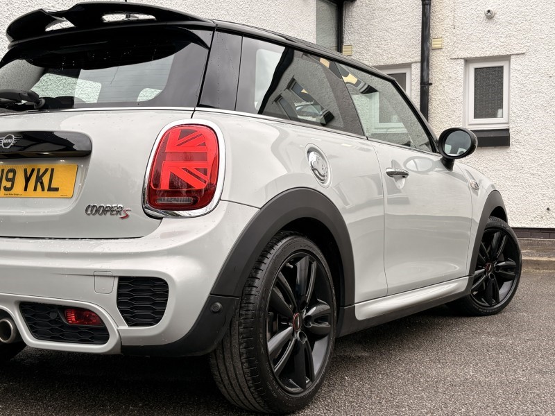 2019 (19) MINI HATCHBACK 2.0 Cooper S Sport II 3dr Auto 5272021