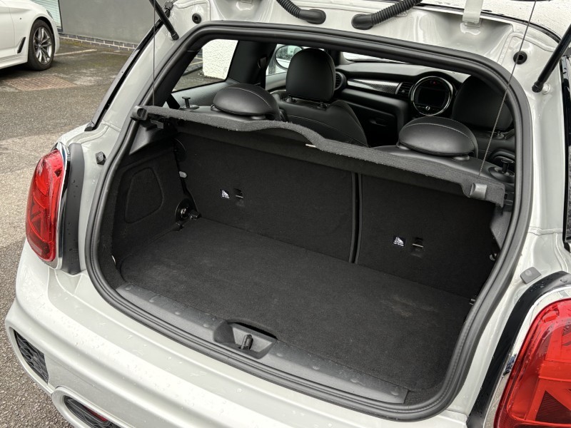 2019 (19) MINI HATCHBACK 2.0 Cooper S Sport II 3dr Auto 5272016