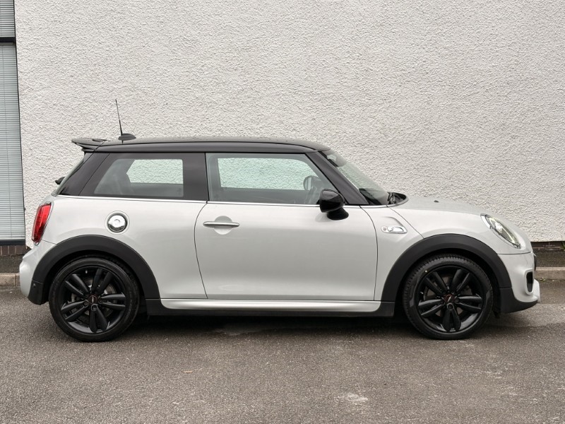 2019 (19) MINI HATCHBACK 2.0 Cooper S Sport II 3dr Auto 5272018