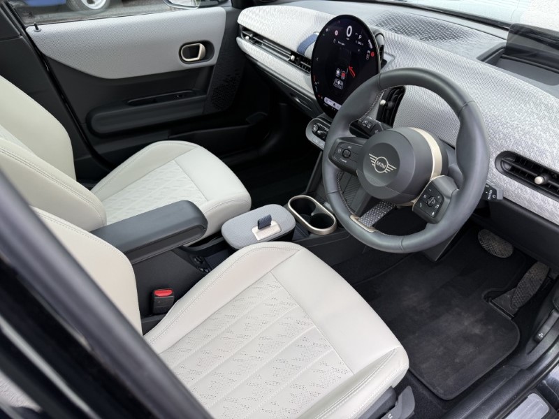 2024 (74) MINI COOPER 1.5 C Exclusive 5dr Auto 5296875