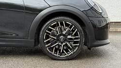 2024 (74) MINI COOPER 1.5 C Exclusive 5dr Auto 5296876