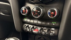 2022 (72) MINI HATCHBACK 1.5 Cooper Classic 3dr Auto 5289853